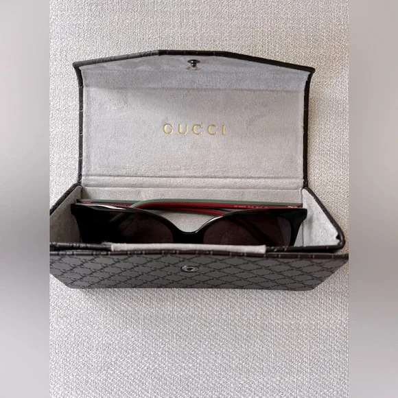 AUTHENTIC GUCCI sunglasses with original collapsible case  display picture 1